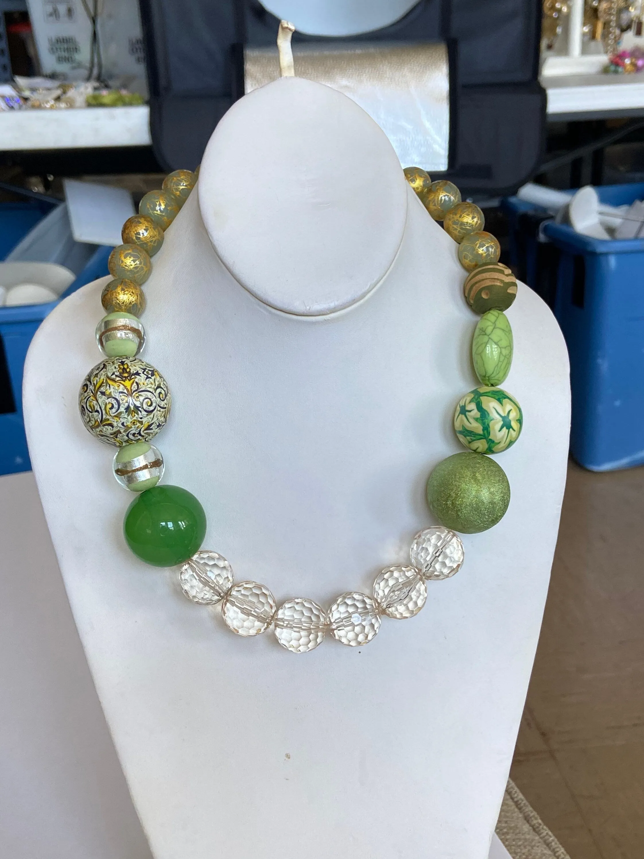 Queen Mum Ivy Choker Necklace