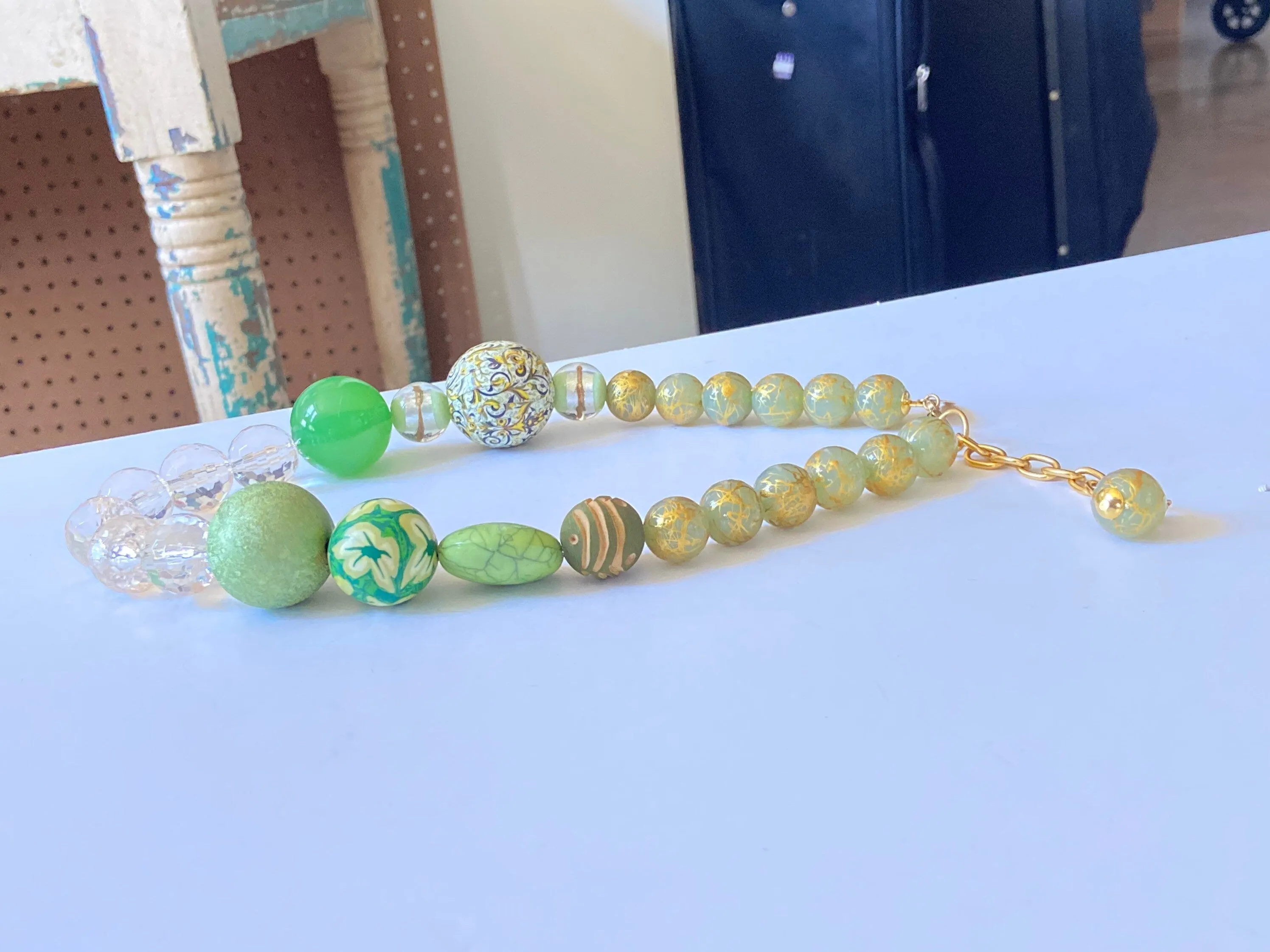 Queen Mum Ivy Choker Necklace