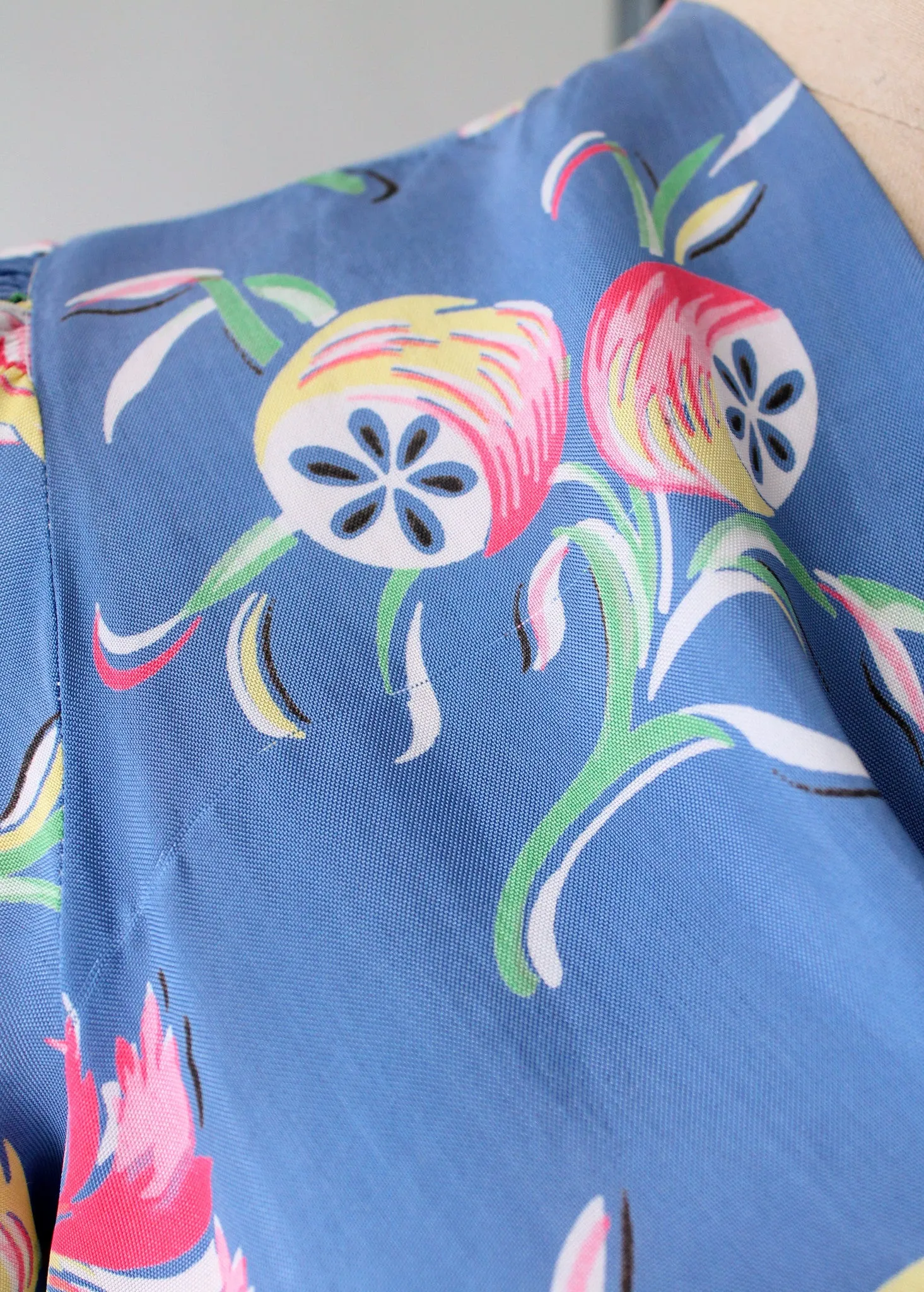 Vintage 1940s Floral Print Tie Front Top